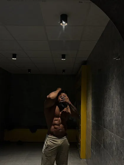 Another ab shot, showing the results of a strict diet.