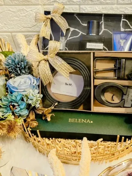 I love playing with color combinations like blues and gold for festive hampers. This basket includes men's accessories and is perfect for Diwali, Roka, or wedding gifting.