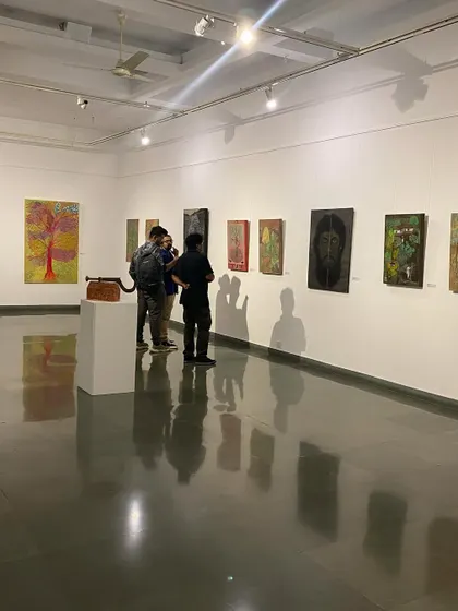 A wide shot showing the contrast between the two artists' styles.