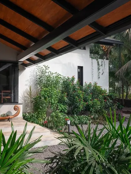 The entrance porch of Grove House is surrounded by dense plantation, creating a sense of arrival and concealing the home from plain sight.