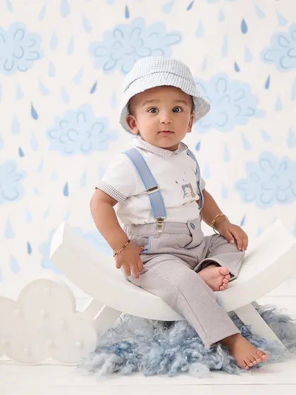 A rainy day theme doesn't have to be gloomy. This adorable setup with a cloud-print backdrop and a cute hat is nothing but smiles.