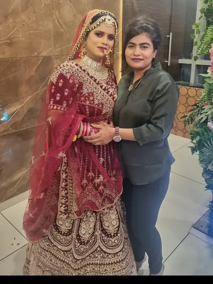 Posing with my happy bride. It's always a pleasure to be a part of jejich special day and make them feel beautiful.