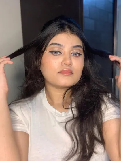 A simple and chic look with a sharp winged eyeliner.