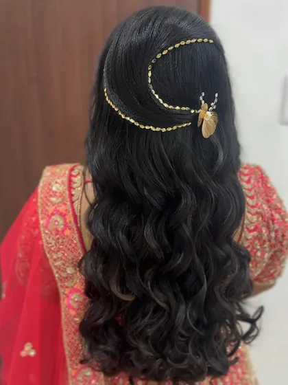 Another angle of the gold chain accessory, showing how it drapes beautifully across the hair, adding a touch of glamour.