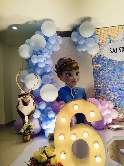 A detail shot of the light-up number "6" and the Anna and Sven cutouts.