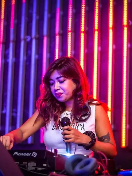 On the mic, hyping up the Hyderabad crowd. Sometimes you have to get on the mic to take the energy to the next level.