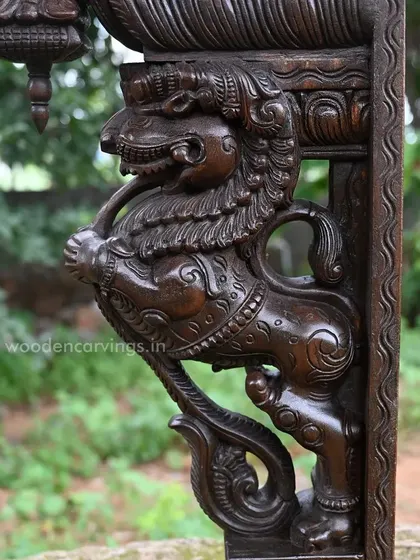 A close-up of the 24-inch Yaazhi bracket, focusing on the creature's powerful form and the intricate details of its mane and body.