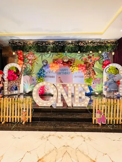 A wide shot of the jungle safari stage, complete with a picket fence and various animal props for a fun, layered look.
