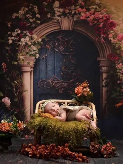 A secret garden theme. This enchanting setup features a baby on a mossy bed in front of a magical floral archway, creating a fairytale-like portrait.