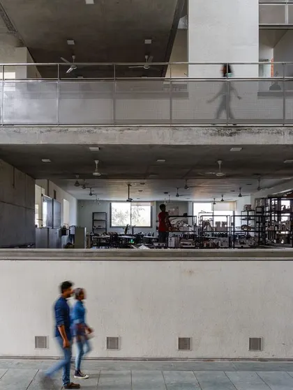 A duplicate image of the visually connected library and studio spaces at VIT.