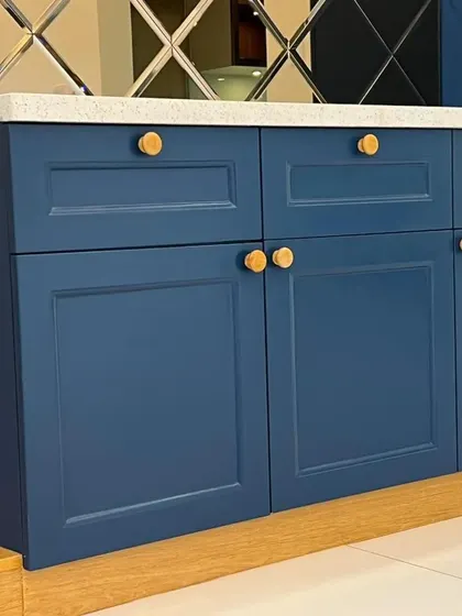 A duplicate of ID 88, highlighting the classic shaker-style cabinetry and quality hardware.