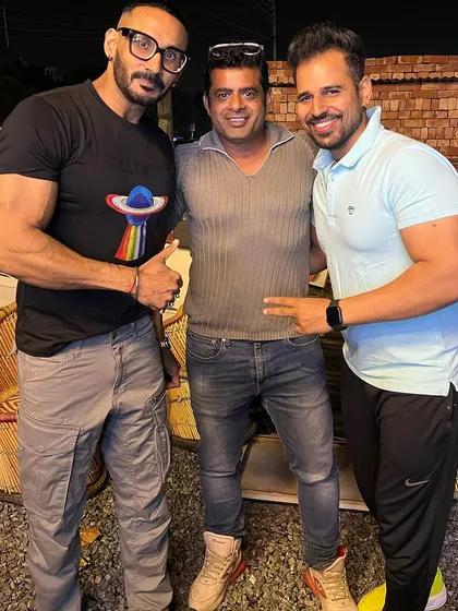 Always feel positive vibes with good people around. With my friends and fellow industry leaders.