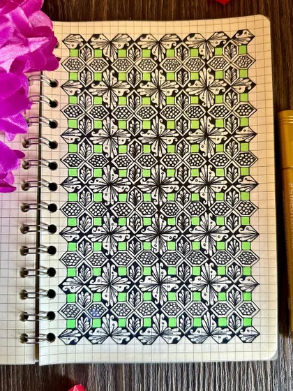 A simple but effective pattern in black and lime green. The contrast makes the design really stand out.