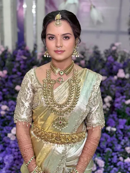 Sushmitha's full Muhurtham look, a picture of grace and elegance.