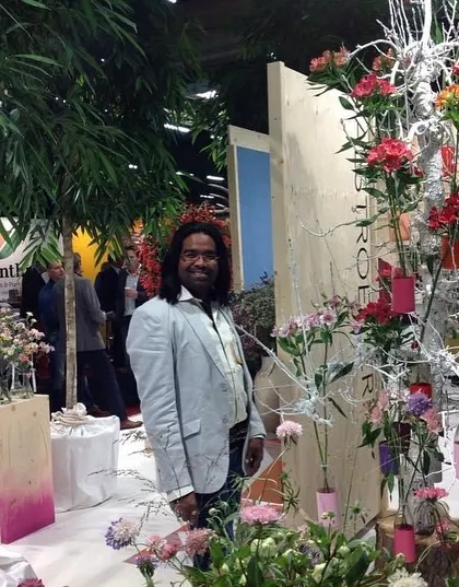 This colorful and artistic floral display at a Holland trade show is full of creative ideas. I love seeing how different designers use texture and color in their arrangements.