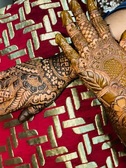 A beautiful angled shot of this non-bridal henna, showing how the design flows from the wrist to the fingers.