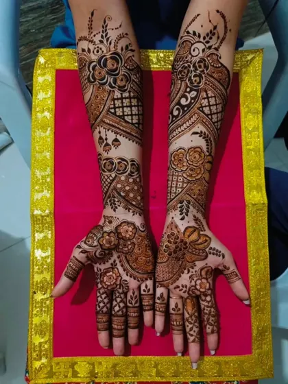 A beautiful example of using negative space with bold floral patterns. The dark, filled-in flowers stand out against the lighter, detailed background.