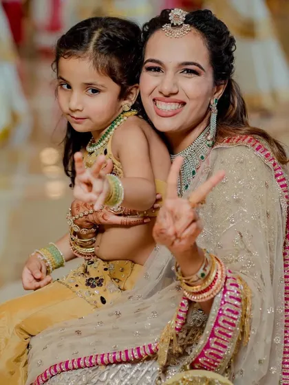 Peace and love from the bride's sister and her little one. It's all about these happy family moments.