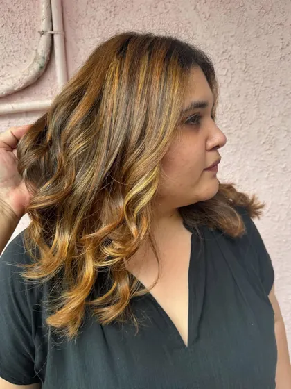 Golden hour is every hour with this warm honey blonde. This is a non-bleach color that adds so much warmth and shine. (No filter)
