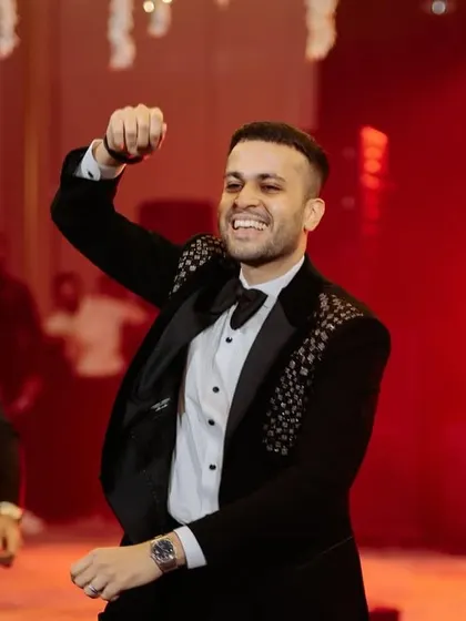 A high-energy moment from the groom's performance. His smile and enthusiasm are absolutely infectious, lighting up the entire stage.