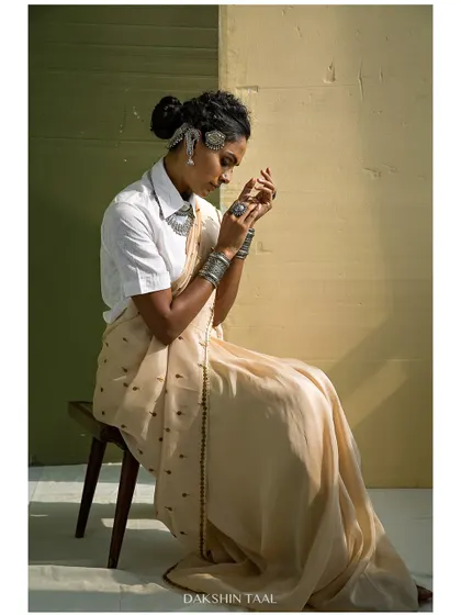 Using light and shadow to create a dynamic composition. The split-tone background and the model's interactive pose make for a compelling and creative fashion image.