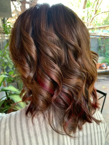 Spiced brown sugar apple. Browns with a hint of red for a warm, autumnal vibe. This is a non-bleach color. (No filter)