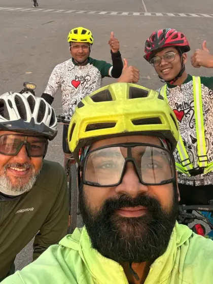 Thumbs up from the group. A selfie capturing the positive energy of our Monday morning ride at Kartavya Path.