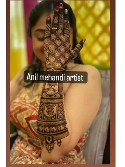 A happy client posing with her full-arm mehendi, which features a classic jaal pattern on the back of her hand.