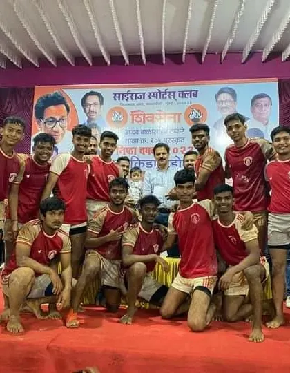 A group photo of our junior team on the victory stage.