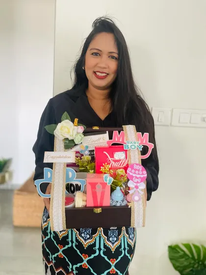 A "Congratulations" hamper for parents-to-be. This one is decorated with "Dad to be" and "Mom to be" cutouts and can be customized for a baby boy or girl.