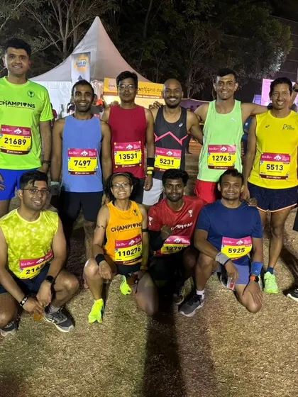 A duplicate of media 38, showing the team before the TCS 10K race, full of energy and ready to perform.
