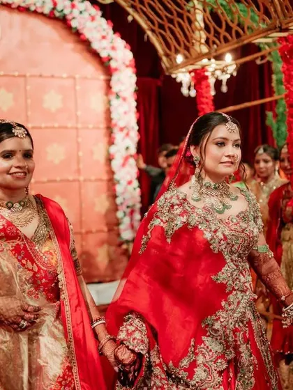 An emotional journey begins. The bride walks hand-in-hand with her parents, a poignant and beautiful moment as she steps into her new chapter.