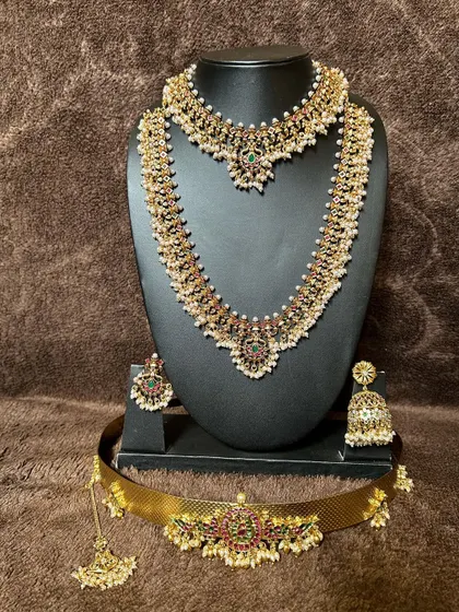 A beautiful Kerala-style bridal combo set for rent. It includes a choker, a mango mala, and a matching vaddanam, all with traditional motifs.
