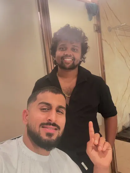 A happy client selfie with Umran Malik.