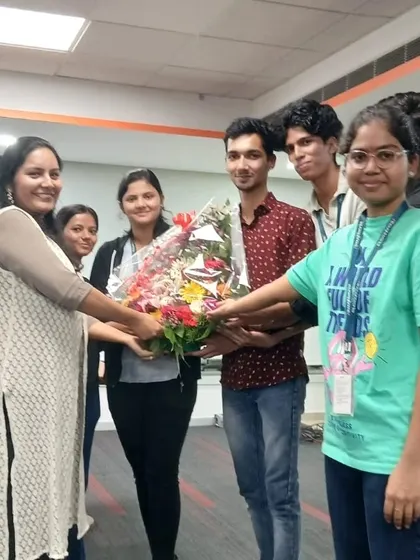 Our trainer being felicitated with a bouquet by the participants at Thoughtworks. We build strong relationships with the teams we train, fostering a positive and collaborative learning environment.