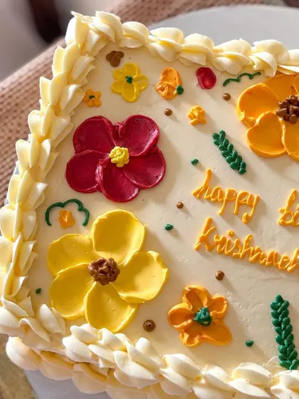 Another detailed shot of the floral piping on the sheet cake.