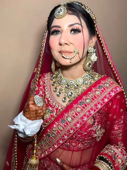 A close-up of the sister-of-the-bride's makeup, looking radiant in pink.