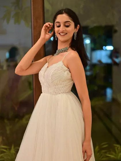 A closer look at the soft glam makeup, featuring subtle contouring, a nude lip, and gentle eye makeup that enhances her natural beauty for the event.