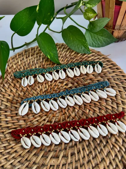 Another look at the colorful shell anklets, perfect for gifting to your friends before a trip together.