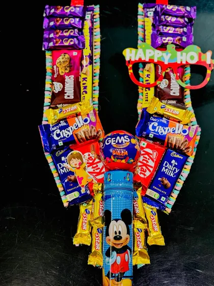 For the kids, this Mickey Mouse themed chocolate garland is a perfect Holi treat. It combines their favorite chocolates with a fun character design, making the festival even more special for them.