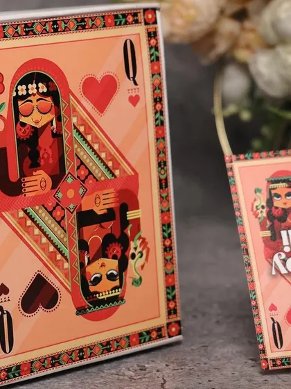 Our quirky Queen of Hearts-themed box is a fun and playful gift for Diwali, perfect for card parties and festive get-togethers.