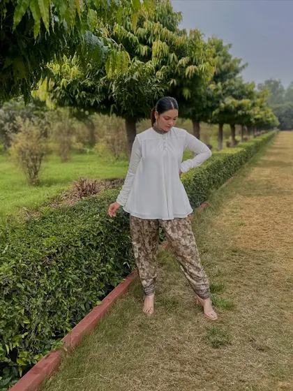 This look is all about relaxed silhouettes. The flowy white top and comfortable printed pants are perfect for a day of leisure without sacrificing style.