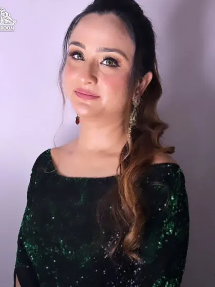 A simple and elegant party look. I gave this client a soft makeup look with a defined eye and a high ponytail with gentle waves.