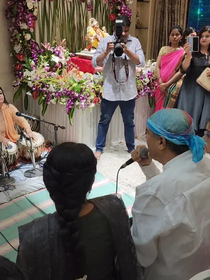 Performing my new composition 'Bappa Ganesh Peshkar' at a beautiful Ganesh celebration, alongside the wonderful Suresh Wadkar ji and in the presence of Usha Mangeshkar ji. Ganpati Bappa Morya!