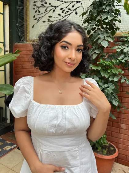 A fresh, "no-makeup" makeup look, a crucial skill for any makeup artist. We cover this in my basic to advanced course.