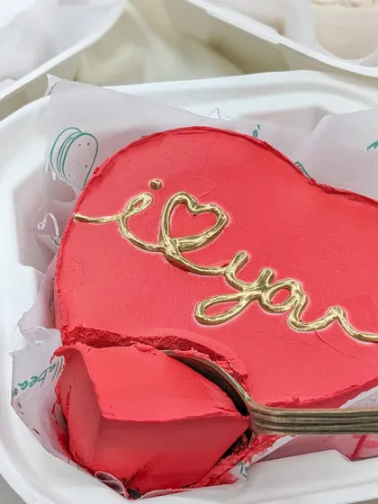 Our red heart-shaped bento cake is a classic for a reason. With "i love you" written in elegant gold script, it's a simple, bold, and delicious way to express your feelings.