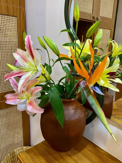 Fresh flowers are an essential part of our ambiance. Their natural beauty and fragrance add to the sense of freshness and vitality that defines the Swã experience.