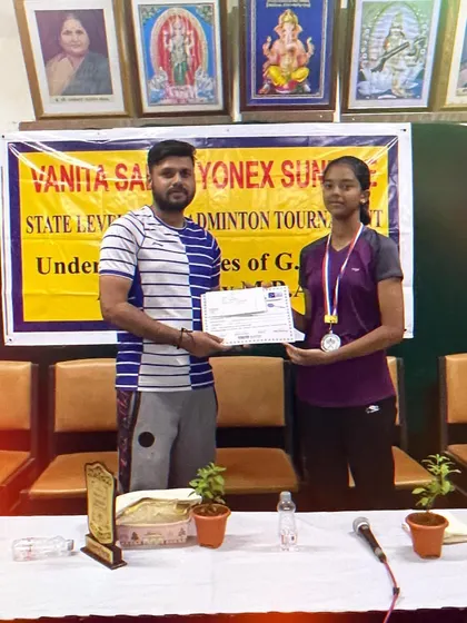 Anriya Singh receiving her runner-up certificate at the prestigious Vanita Samaj State Level U15 tournament in Dadar, Mumbai.