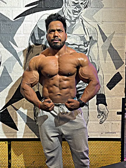 A most muscular pose.