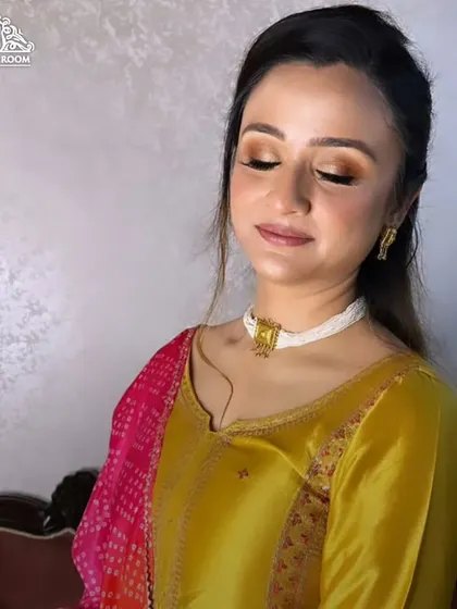 Another view of this soft makeup, perfect for clients who prefer a "no-makeup" makeup look for parties.